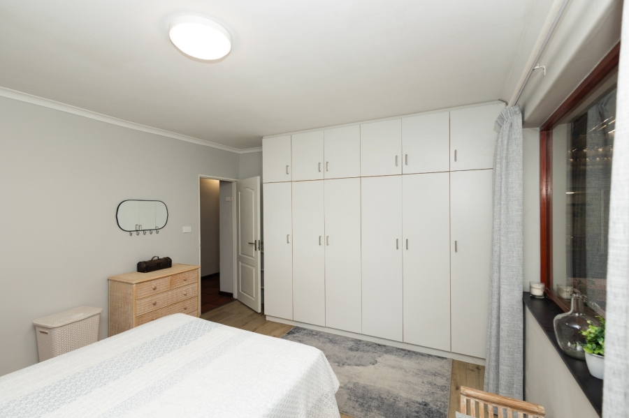 To Let 5 Bedroom Property for Rent in Vierlanden Western Cape